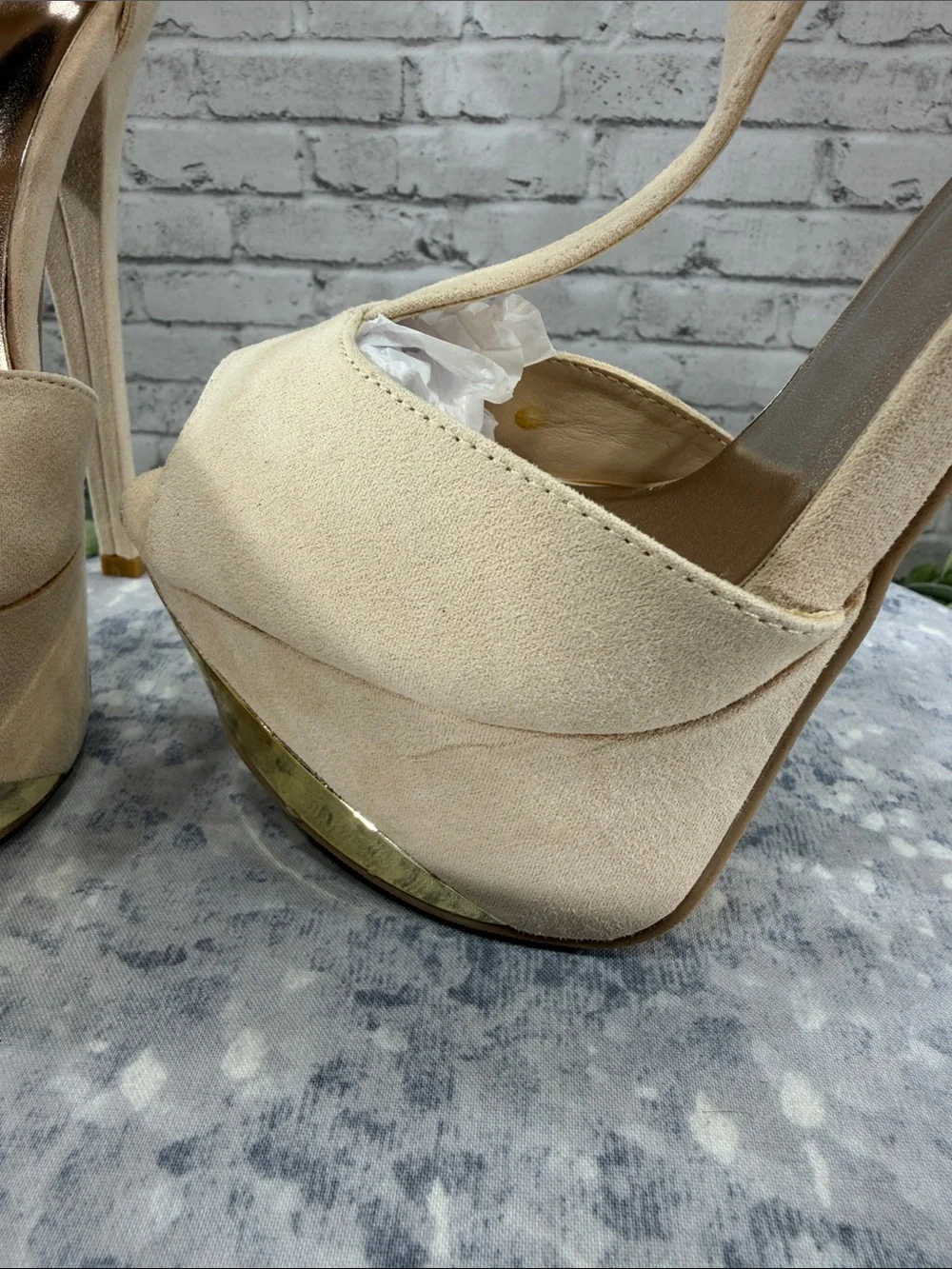 QUPID - Beige Faux Suede T-Strap Platform Stiletto Dress Heels WMS 8M 💛 EUC